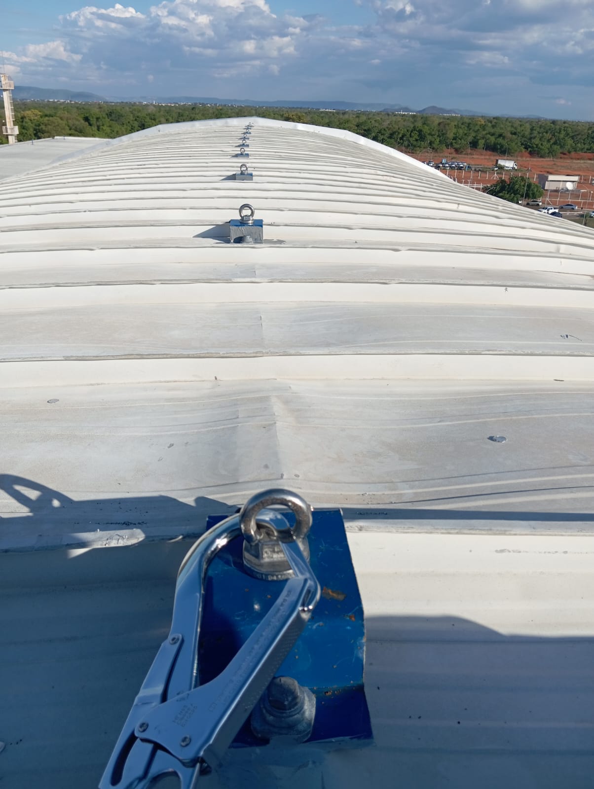 Linha de vida rígida em monovia industrial